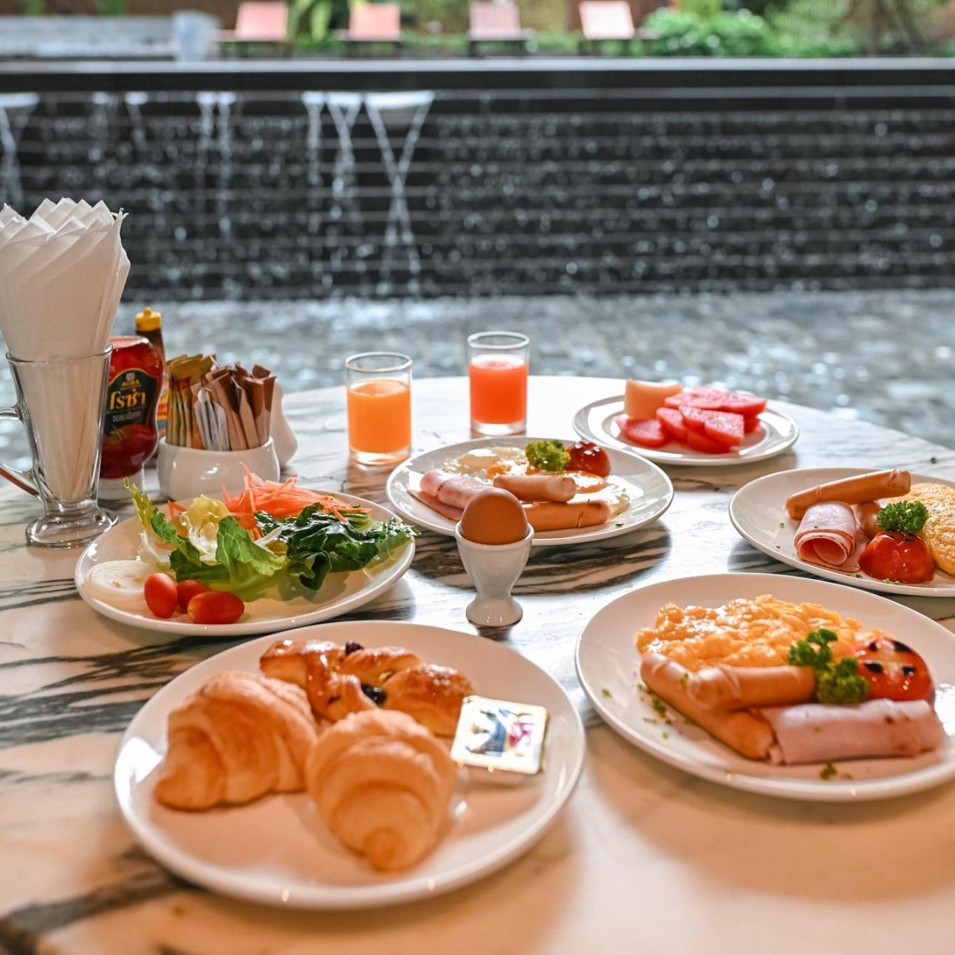 Arcadia Suites Бангкок Экстерьер фото
